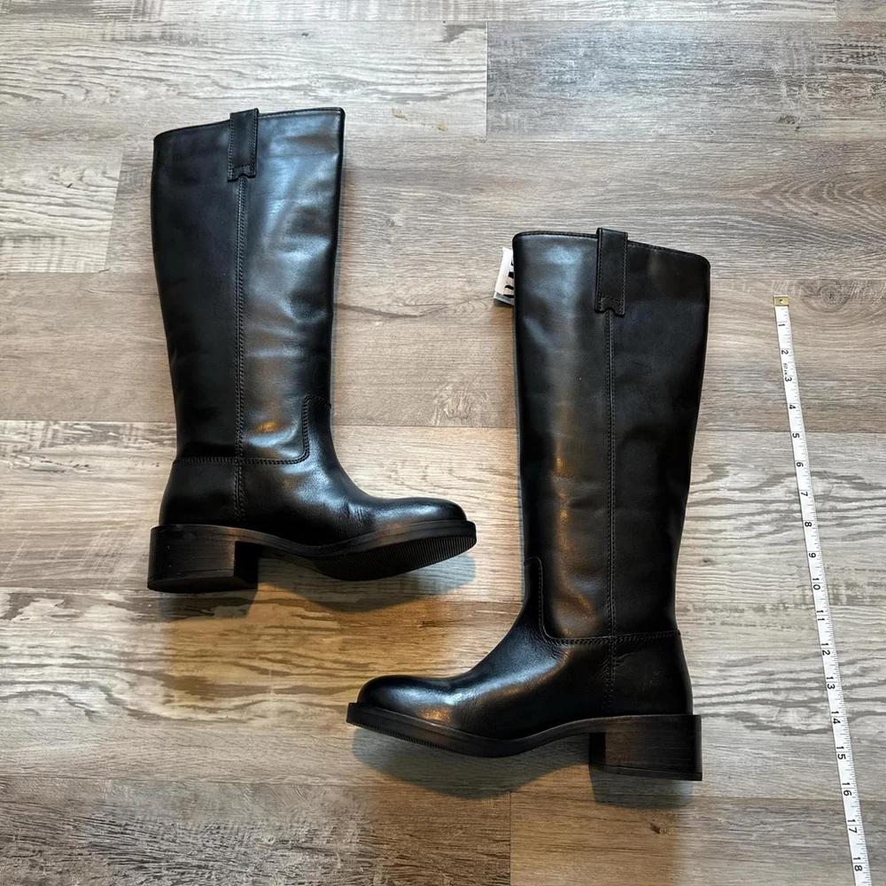 ZARA KNEE HIGH LEATHER BOOTS WITH PULL TABS. SIZE 6 or 36. BRAND NEW